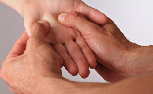 Clinical Trial Finds No Evidence that Acupressure is Effective for Treating Raynaud’s